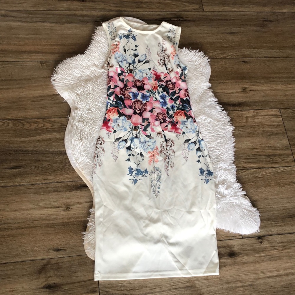 NIB SYTX Sleeveless Bodycon White Floral Dress